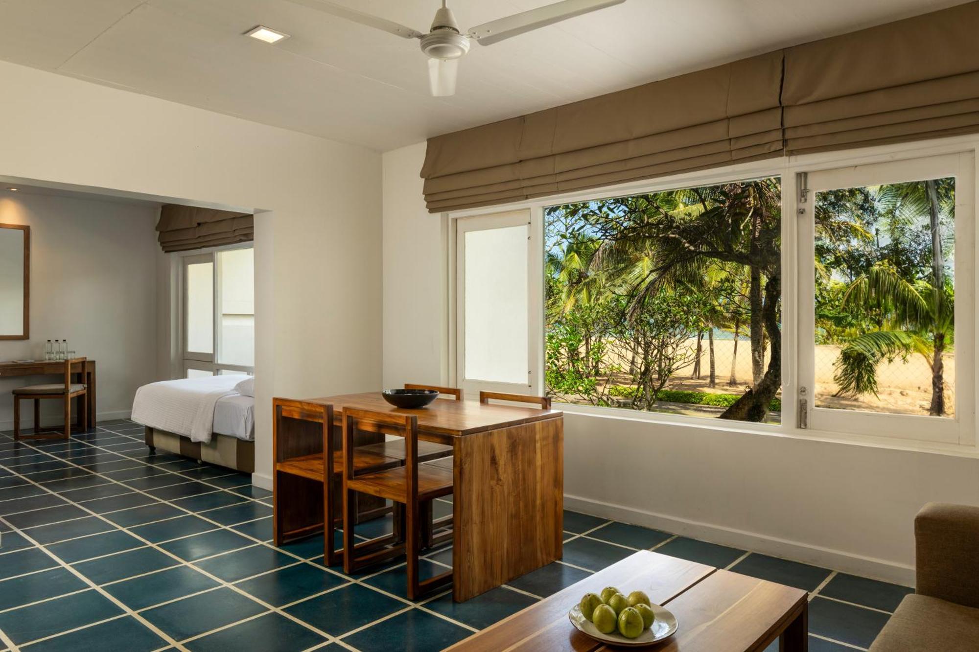 Jetwing Blue Hotel Негомбо Екстериор снимка